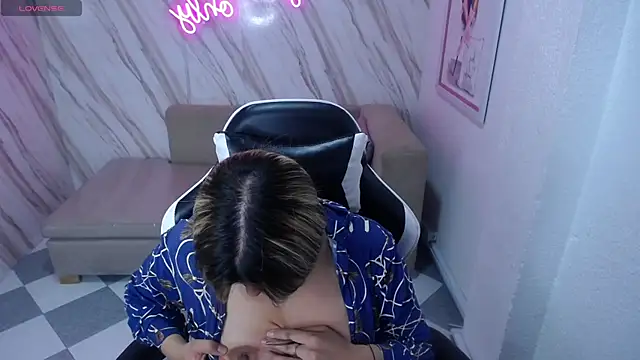 Snapshot of Valerie_b chatting on January 2025 06:13:02 AM Valerie b online show from January 2025 06:13:02 AM