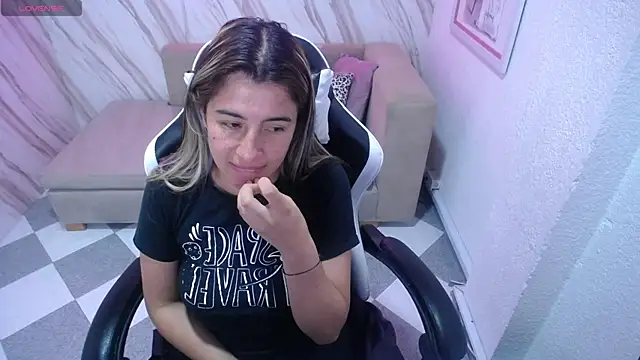 Snapshot of Valerie_b chatting on February 2025 06:08:02 AM Valerie b online show from February 2025 06:08:02 AM