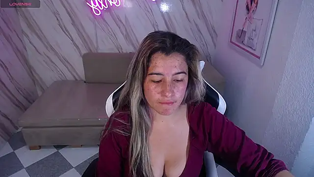 Snapshot of Valerie_b chatting on February 2025 07:39:01 PM Valerie b online show from February 2025 07:39:01 PM