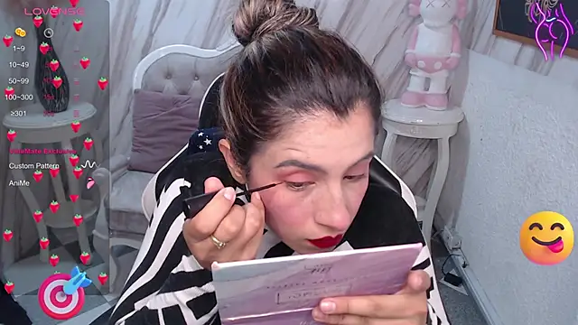 Snapshot of Valerie_b chatting on March 2025 03:11:01 AM Valerie b online show from March 2025 03:11:01 AM