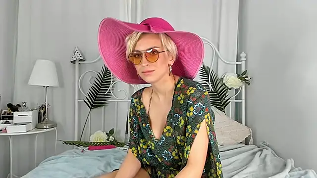 SakuFox online show from November 2025 11:26:01 PM