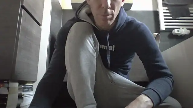 Snapshot of JAK-81 chatting on April 2026 05:51:02 AM JAK-81 online show from April 2026 05:51:02 AM