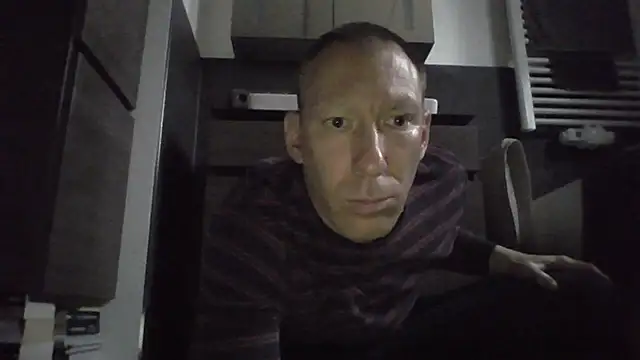 Snapshot of JAK-81 chatting on April 2026 05:24:01 AM JAK-81 online show from April 2026 05:24:01 AM