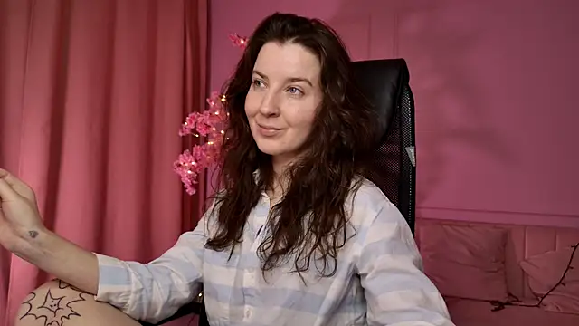 Snapshot of JackieByrd chatting on September 2025 01:22:01 PM JackieByrd online show from September 2025 01:22:01 PM