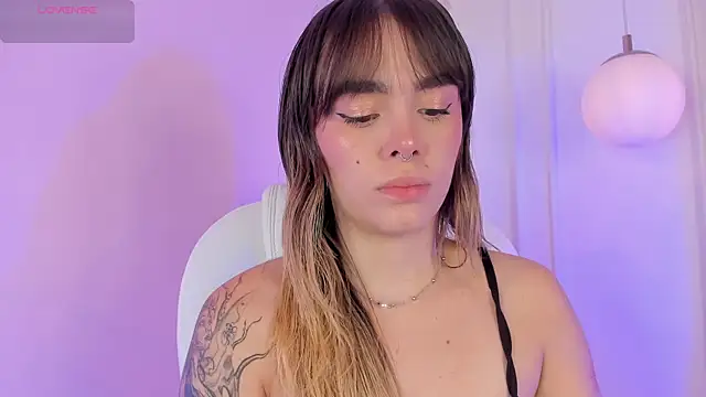 Lucy Vega online show from November 2025 03:45:02 AM