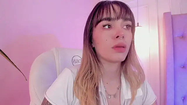 Lucy Vega online show from December 2025 05:01:02 AM