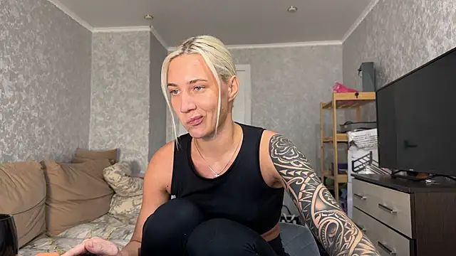 Snapshot of AnneBall chatting on February 2026 04:37:02 PM AnneBall online show from February 2026 04:37:02 PM