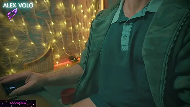 Snapshot of alex-volo chatting on December 2024 02:28:01 AM alex-volo online show from December 2024 02:28:01 AM