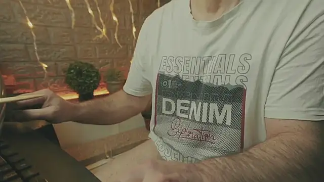 Snapshot of alex-volo chatting on December 2025 02:06:02 AM alex-volo online show from December 2025 02:06:02 AM