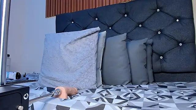 Zoe pss online show from November 2025 09:00:02 PM