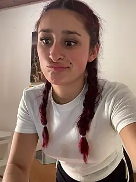 Snapshot of hannaa_brown chatting on January 2025 08:33:01 PM hannaa brown online show from January 2025 08:33:01 PM