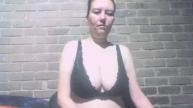 EksJouneMwah online show from November 2025 07:13:02 AM