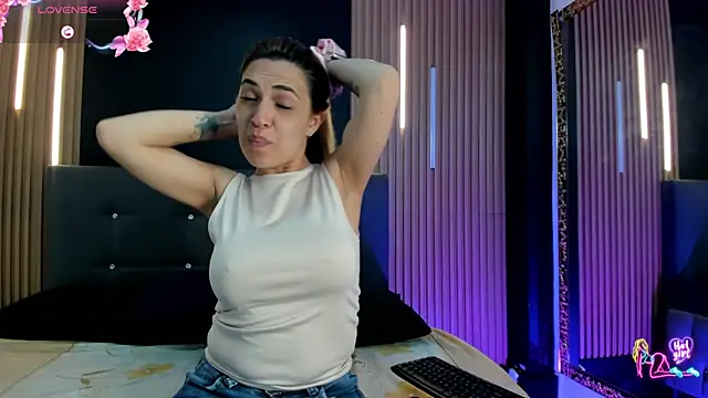 Snapshot of EvaaLovia1 chatting on June 2026 01:37:02 PM EvaaLovia1 online show from June 2026 01:37:02 PM