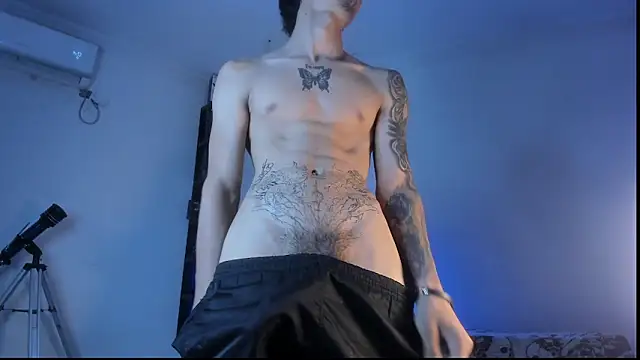 Snapshot of Snakebutterfly chatting on October 2025 08:40:01 AM Snakebutterfly online show from October 2025 08:40:01 AM