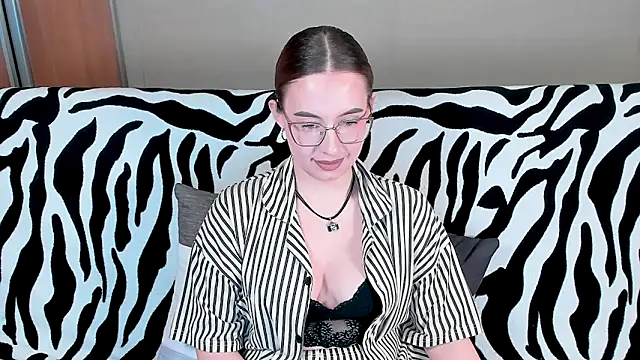Snapshot of VeronikaKissuchi chatting on January 2025 12:47:02 PM VeronikaKissuchi online show from January 2025 12:47:02 PM