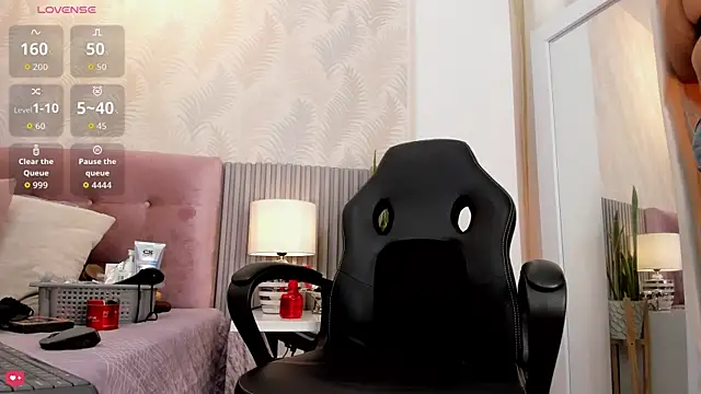 Snapshot of Kimmie_kaboom_x chatting on November 2025 07:13:01 PM Kimmie kaboom x online show from November 2025 07:13:01 PM