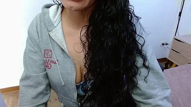 Snapshot of AlexandraJones_ chatting on October 2025 01:20:01 PM AlexandraJones online show from October 2025 01:20:01 PM