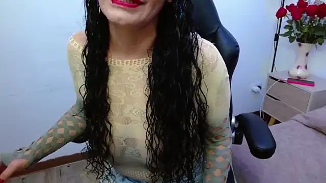Snapshot of AlexandraJones_ chatting on October 2025 01:48:02 AM AlexandraJones online show from October 2025 01:48:02 AM
