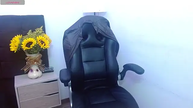 Snapshot of AlexandraJones_ chatting on October 2025 10:19:02 AM AlexandraJones online show from October 2025 10:19:02 AM