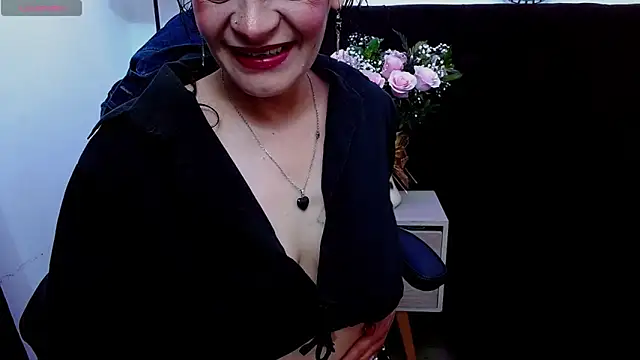 Snapshot of AlexandraJones_ chatting on November 2025 03:53:02 AM AlexandraJones online show from November 2025 03:53:02 AM