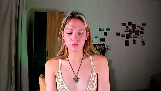 Niky  Jess online show from December 2024 11:22:02 AM