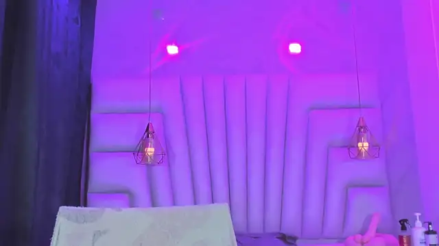 Snapshot of AngelaaCute_ chatting on April 2026 12:10:01 PM AngelaaCute online show from April 2026 12:10:01 PM