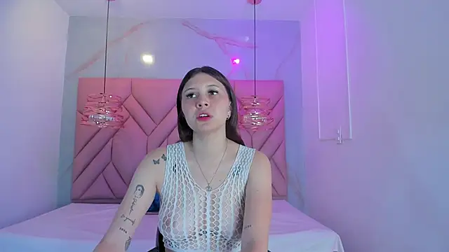 Snapshot of AngelaaCute_ chatting on April 2026 12:07:01 PM AngelaaCute online show from April 2026 12:07:01 PM