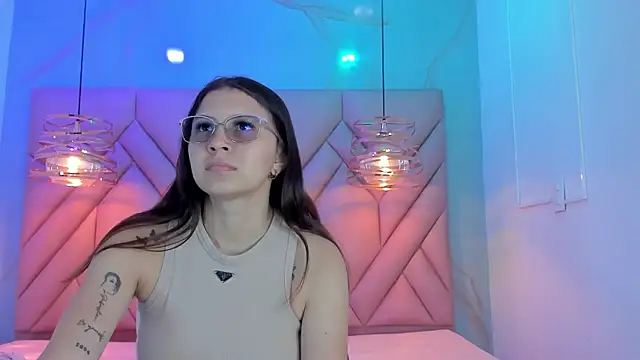 Snapshot of AngelaaCute_ chatting on July 2026 11:57:02 AM AngelaaCute online show from July 2026 11:57:02 AM