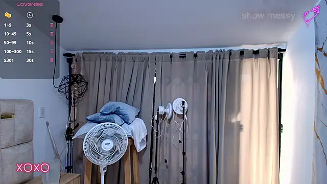 Snapshot of Lizz_Tender chatting on November 2025 12:05:01 PM Lizz Tender online show from November 2025 12:05:01 PM