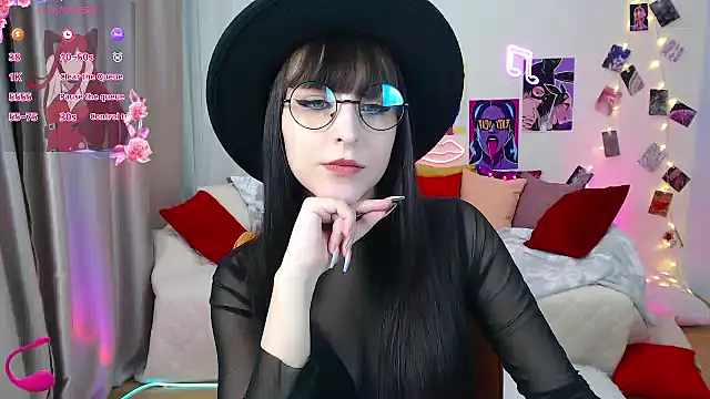 Snapshot of ElsaNeal chatting on January 2025 06:03:02 PM ElsaNeal online show from January 2025 06:03:02 PM