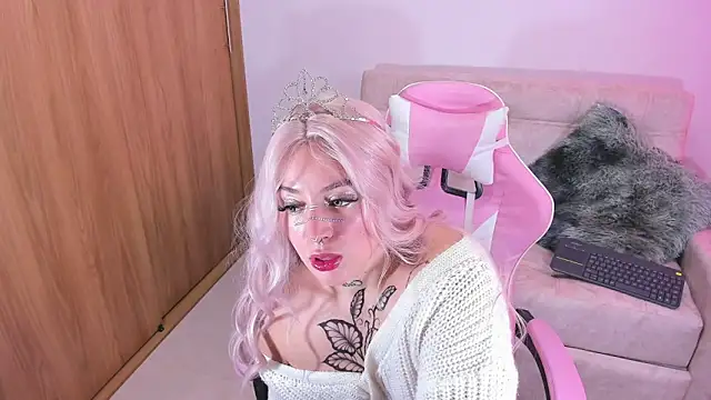 Snapshot of annika_taylor chatting on December 2024 08:25:02 PM annika taylor online show from December 2024 08:25:02 PM