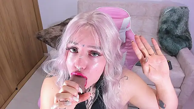 Snapshot of annika_taylor chatting on December 2024 03:16:02 AM annika taylor online show from December 2024 03:16:02 AM