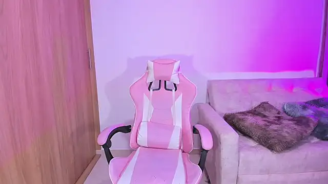 Snapshot of annika_taylor chatting on February 2025 12:05:01 AM annika taylor online show from February 2025 12:05:01 AM