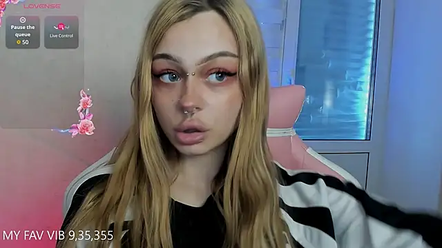 Snapshot of shy_melony chatting on April 2026 11:09:01 AM shy melony online show from April 2026 11:09:01 AM