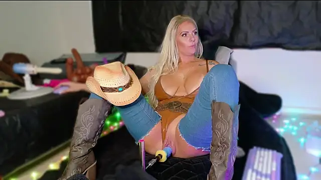 Snapshot of Luscious_angell chatting on April 2026 10:24:01 AM Luscious angell online show from April 2026 10:24:01 AM