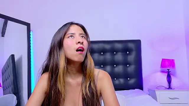 Skinny hottie18 online show from September 2025 01:43:02 PM