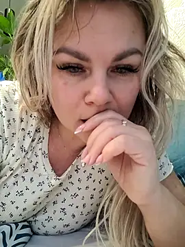 candy queeen online show from November 2025 06:24:02 AM