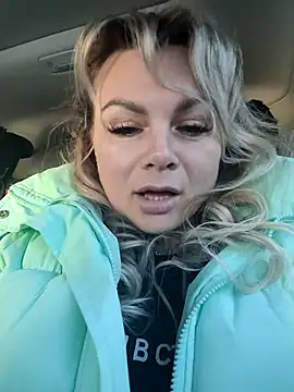 Snapshot of candy_queeen chatting on April 2026 02:51:01 AM candy queeen online show from April 2026 02:51:01 AM