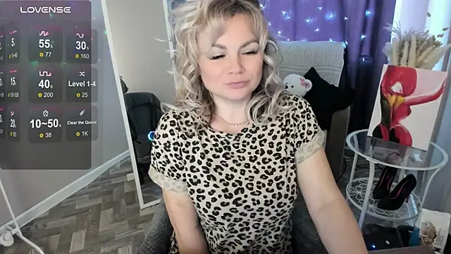 Snapshot of candy_queeen chatting on May 2026 03:45:02 AM candy queeen online show from May 2026 03:45:02 AM