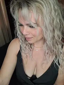 Snapshot of candy_queeen chatting on May 2026 03:15:01 AM candy queeen online show from May 2026 03:15:01 AM