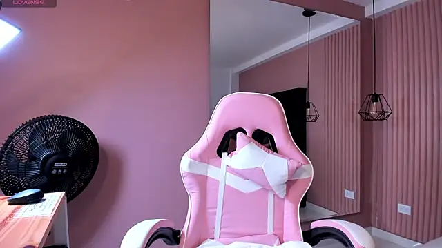 dulce santamaria online show from December 2024 09:58:02 PM