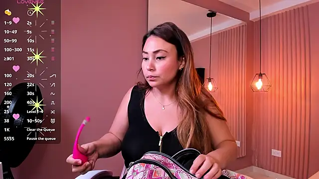 dulce santamaria online show from December 2024 09:38:02 PM