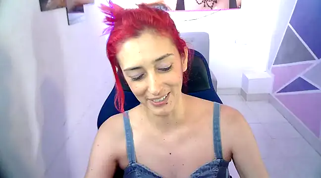 Snapshot of Ruby_Your_Milf chatting on December 2024 08:32:01 PM Ruby Your Milf online show from December 2024 08:32:01 PM