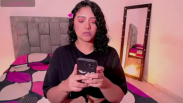 Snapshot of DIANEE_01 chatting on March 2026 09:54:02 PM DIANEE 01 online show from March 2026 09:54:02 PM