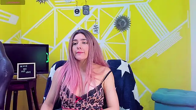 Snapshot of Nikolle_Rouss chatting on December 2025 07:29:02 PM Nikolle Rouss online show from December 2025 07:29:02 PM