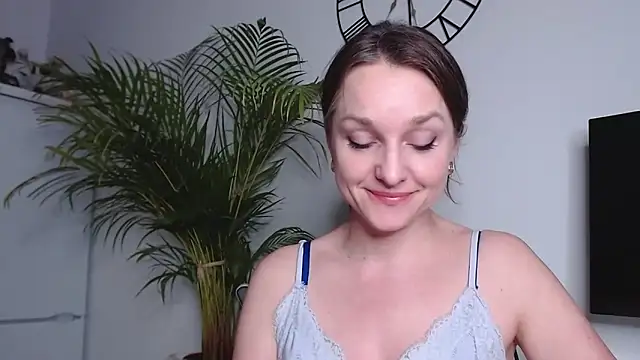 AliciaDesire online show from February 2025 06:30:01 PM