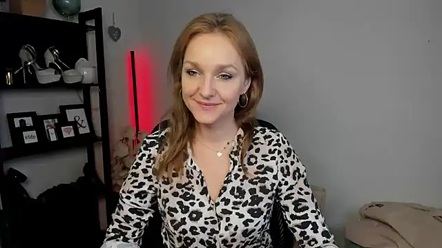 Snapshot of AliciaDesire chatting on March 2026 07:01:02 AM AliciaDesire online show from March 2026 07:01:02 AM