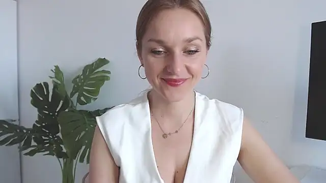 Snapshot of AliciaDesire chatting on April 2026 06:41:02 AM AliciaDesire online show from April 2026 06:41:02 AM