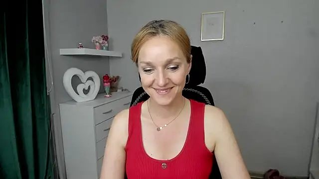 Snapshot of AliciaDesire chatting on May 2026 05:42:02 PM AliciaDesire online show from May 2026 05:42:02 PM
