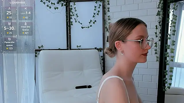 Snapshot of IsabellaTorrance chatting on February 2025 09:58:02 AM IsabellaTorrance online show from February 2025 09:58:02 AM